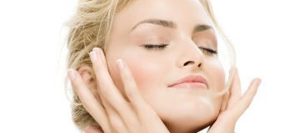 Kyselina hyaluronová a její použití v estetické dermatologii Kyselina hyaluronová a její použití v estetické dermatologii